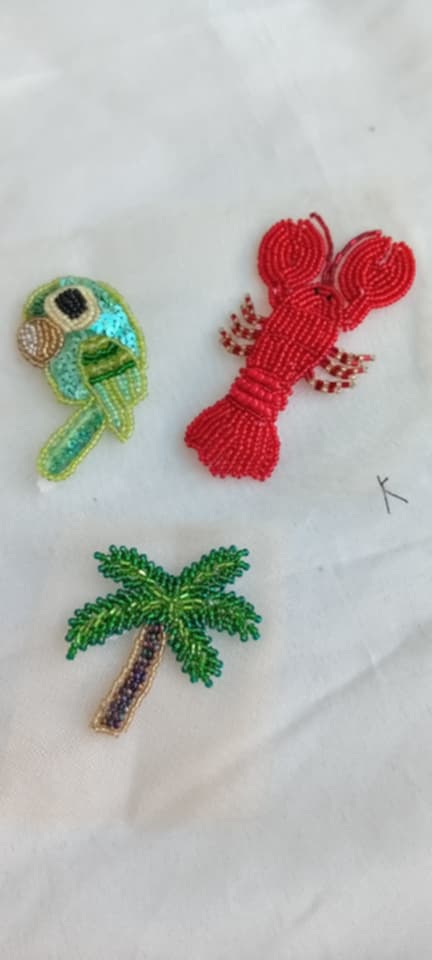 Motifs artisanaux brodés à la main – Image 4