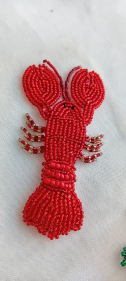 Motifs artisanaux brodés à la main – Image 3