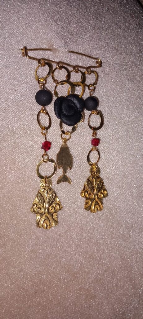 Broche Traditionnelle en Ambre